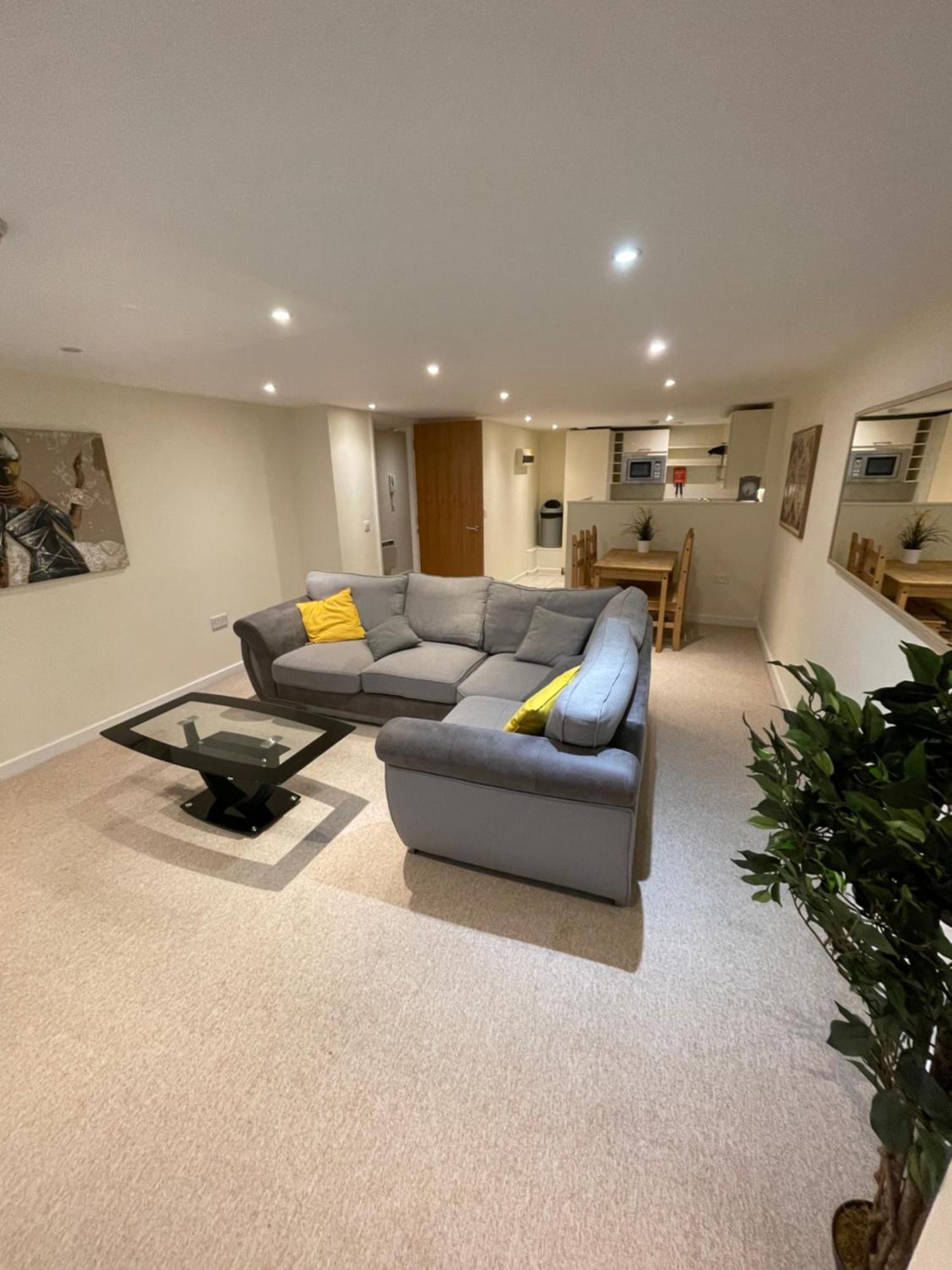 The Paramount, Swindon Ngoại thất bức ảnh