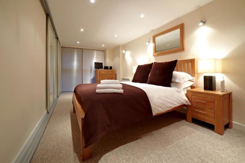 The Paramount, Swindon Ngoại thất bức ảnh