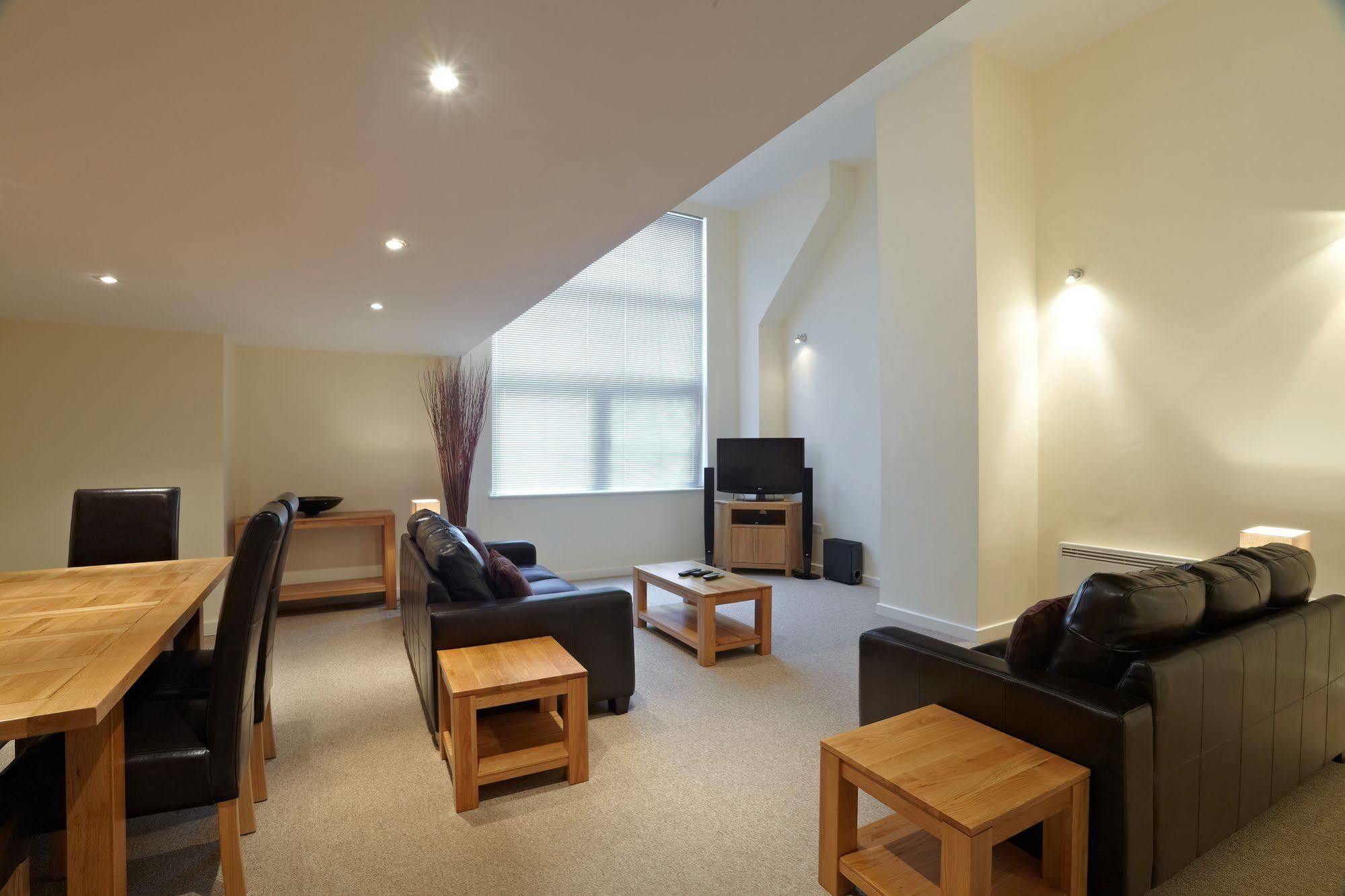 The Paramount, Swindon Ngoại thất bức ảnh