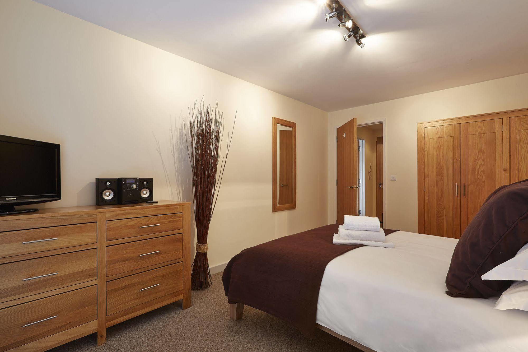The Paramount, Swindon Ngoại thất bức ảnh